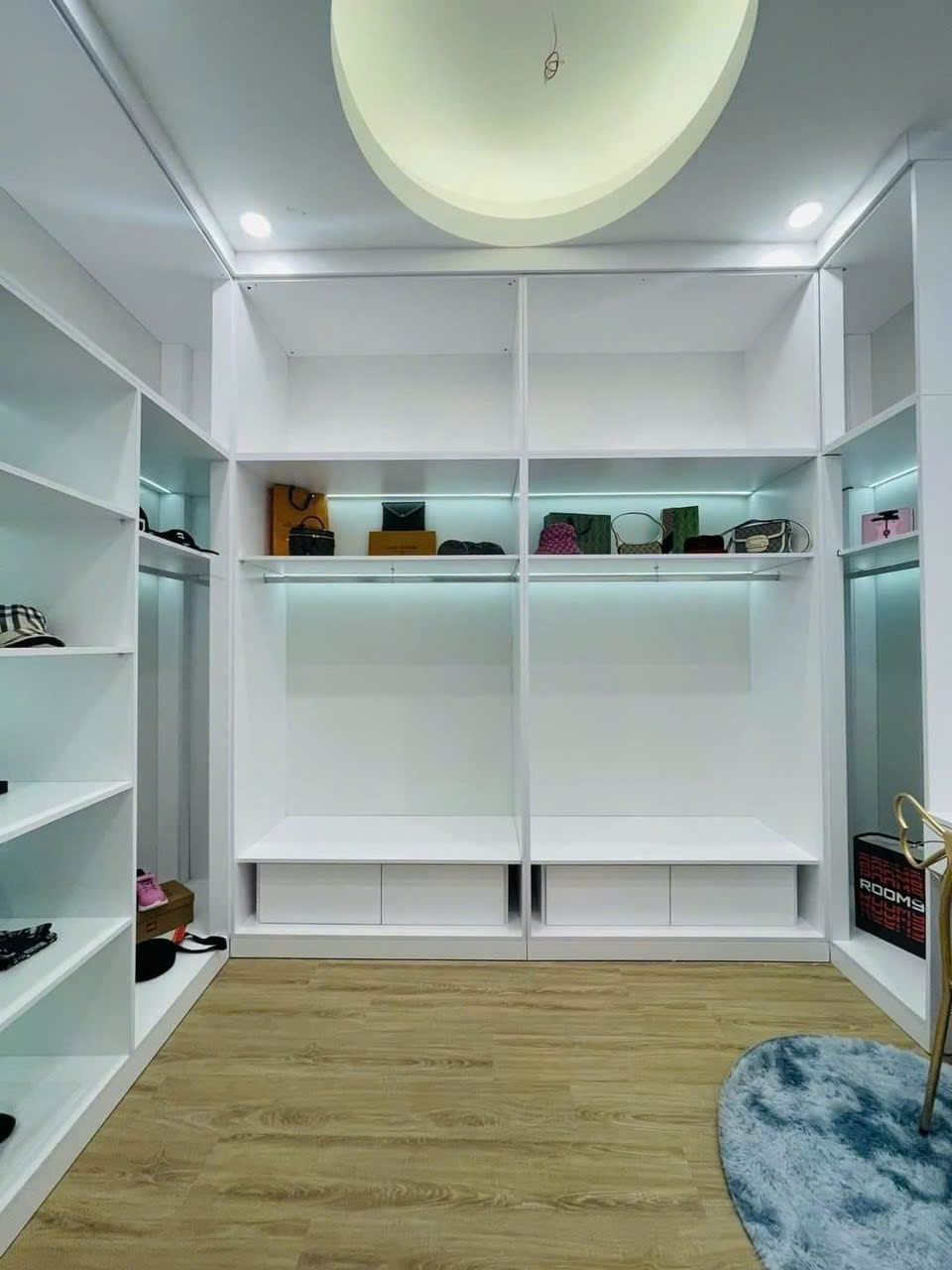 NHÀ MỚI 4 TẦNG Ô TÔ VÀO TẬN NHÀ MẶT HỒ HOÀNG CẦU, ĐỐNG ĐA